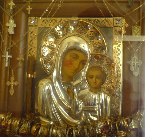 Кровоточащая икона Казанской Божией Матери